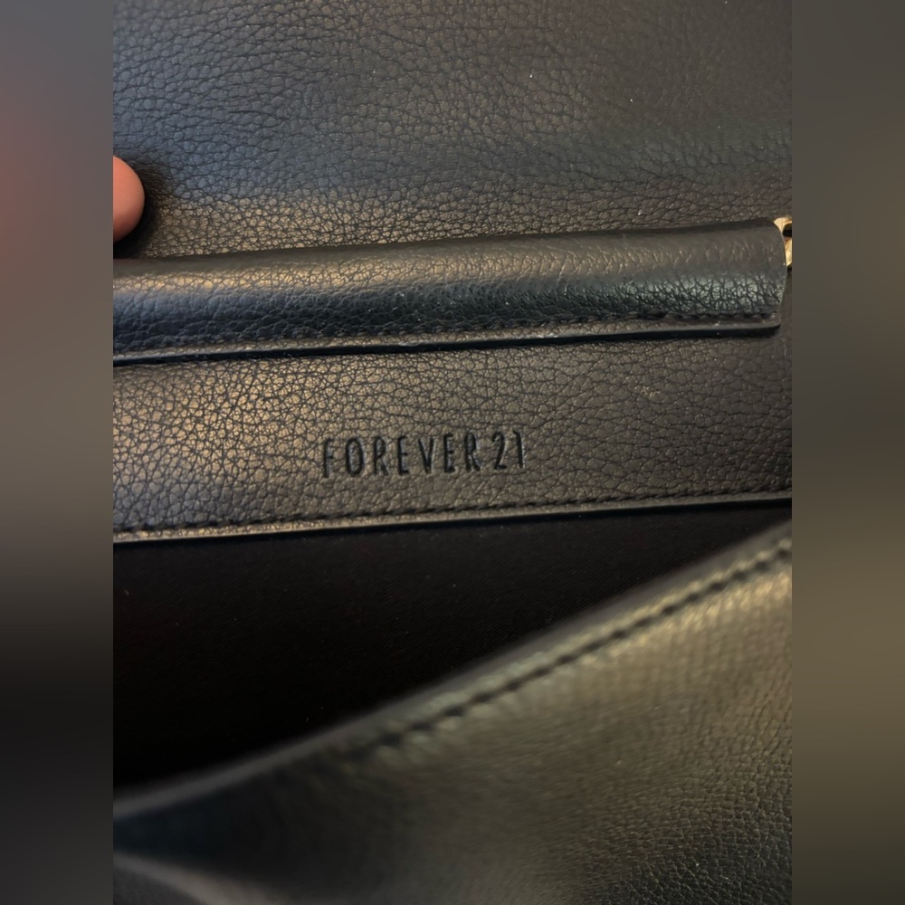 Forever 21 Black Crossbody Bag with Gold Chain - Picture 4 of 6